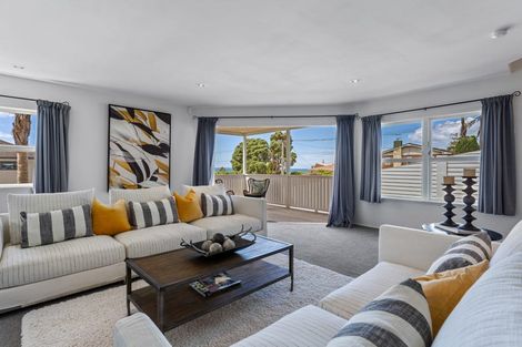 Photo of property in 631 Beach Road, Rothesay Bay, Auckland, 0630