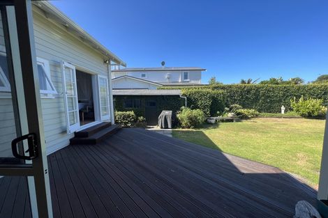 Photo of property in 11 Ocean View Road, Milford, Auckland, 0620