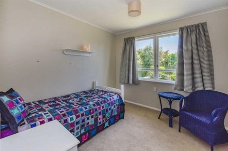 Photo of property in 37 Mazengarb Road, Paraparaumu Beach, Paraparaumu, 5032