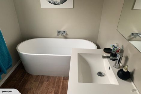 Photo of property in 2/5 Holland Road, Hillcrest, Auckland, 0627