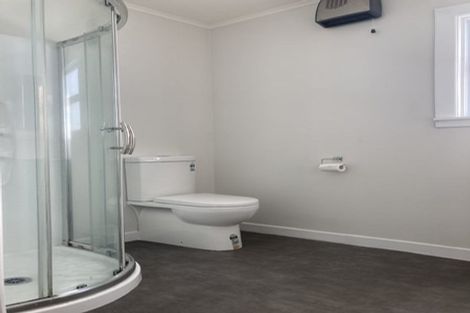 Photo of property in 17 Queens Drive, Kilbirnie, Wellington, 6022