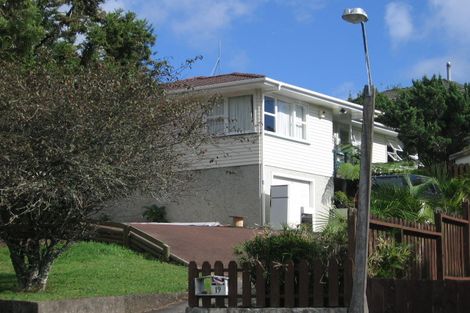 Photo of property in 19 Staincross Street, Green Bay, Auckland, 0604