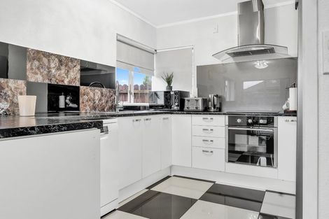 Photo of property in 30 Sheriff Place, Randwick Park, Auckland, 2105