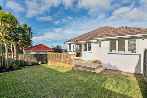 Photo of property in 1/35 Verran Road, Birkenhead, Auckland, 0626