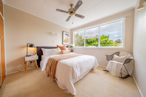 Photo of property in 18 Blakeborough Drive, Forrest Hill, Auckland, 0620