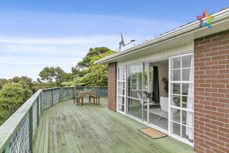 Photo of property in 1/22 Dowse Drive, Maungaraki, Lower Hutt, 5010