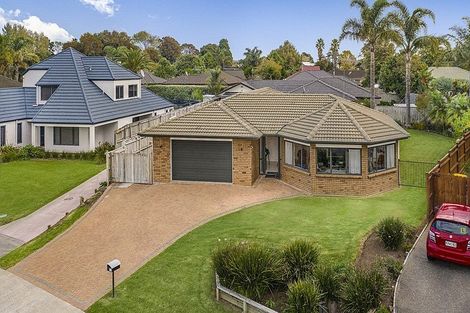 Photo of property in 70 Lothian Brae, Wattle Downs, Auckland, 2103