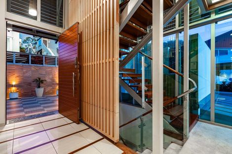 Photo of property in 26 The Crescent, Roseneath, Wellington, 6011