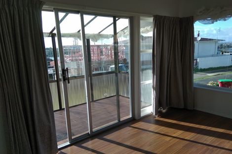 Photo of property in 1/26 Marcel Place, Glenfield, Auckland, 0629