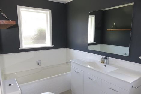 Photo of property in 16 Omega Street, Newlands, Wellington, 6037