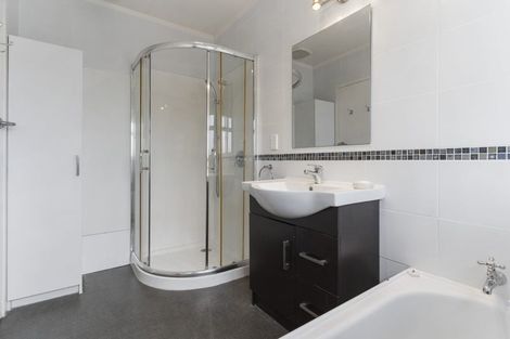 Photo of property in 3/39 Eversleigh Road, Belmont, Auckland, 0622