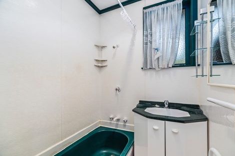 Photo of property in 62 Woodglen Road, Glen Eden, Auckland, 0602