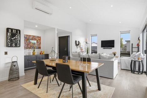 Photo of property in 28 Harding Drive, Papamoa Beach, Papamoa, 3118
