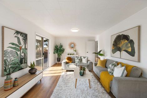 Photo of property in 40 Beach Road, Te Atatu Peninsula, Auckland, 0610