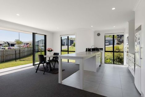 Photo of property in 11 Stingray Drive, Omokoroa, 3114