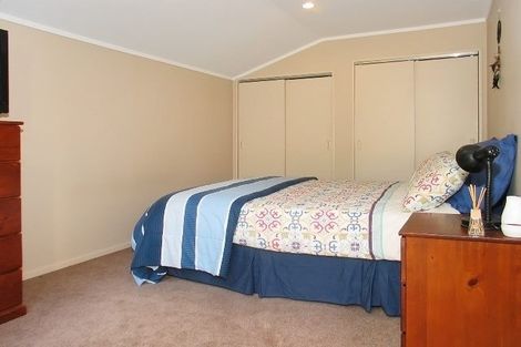 Photo of property in 51 Sunrise Boulevard, Tawa, Wellington, 5028
