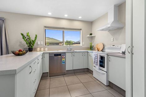 Photo of property in 72 Evans Road, Papamoa Beach, Papamoa, 3118