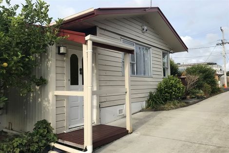 Photo of property in 1/2 Aotea Road, Glen Eden, Auckland, 0602