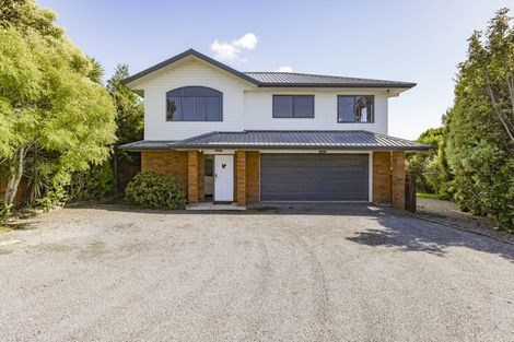 Photo of property in 37 Clarks Beach Road, Clarks Beach, 2122