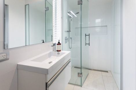 Photo of property in 11 Roa Road, Fendalton, Christchurch, 8041