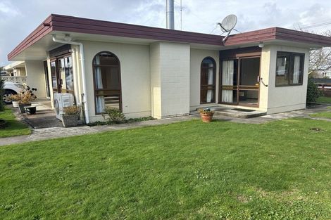 Photo of property in 1 Waverley Street, Waipawa, 4210