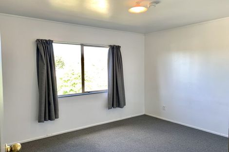 Photo of property in 2/87 Fairclough Road, Beach Haven, Auckland, 0626