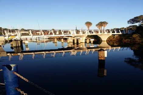 Photo of property in 1/51 Rangitoto Terrace, Milford, Auckland, 0620