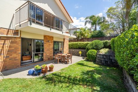 Photo of property in 2/23 Kiteroa Terrace, Rothesay Bay, Auckland, 0630