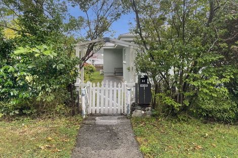 Photo of property in 31 Pinehaven Road, Pinehaven, Upper Hutt, 5019