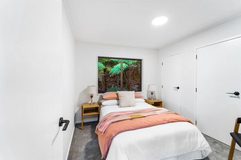 Photo of property in 26b Wade River Road, Stanmore Bay, Whangaparaoa, 0932