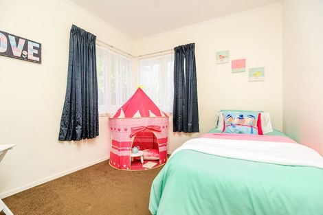 Photo of property in 43 Hereford Street, Te Atatu Peninsula, Auckland, 0610