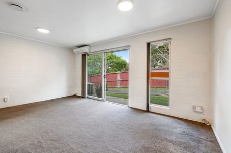 Photo of property in 1/587 Glenfield Road, Totara Vale, Auckland, 0629