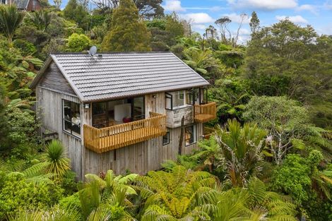 Photo of property in 53 Rimu Road, Oratia, Auckland, 0604