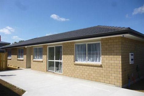 Photo of property in 72 Prince Regent Drive, Half Moon Bay, Auckland, 2012