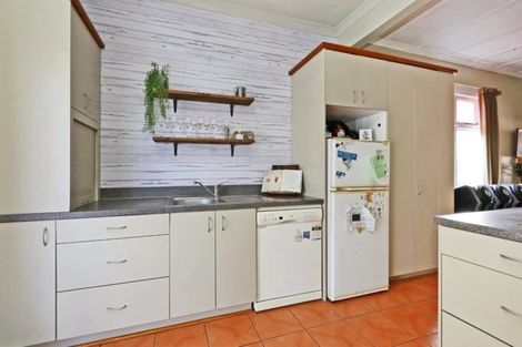 Photo of property in 214 Lascelles Street, Saint Leonards, Hastings, 4120