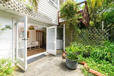 Photo of property in 1/25 Margaret Place, Milford, Auckland, 0620