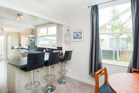 Photo of property in 27 Disraeli Street, Gisborne, 4010