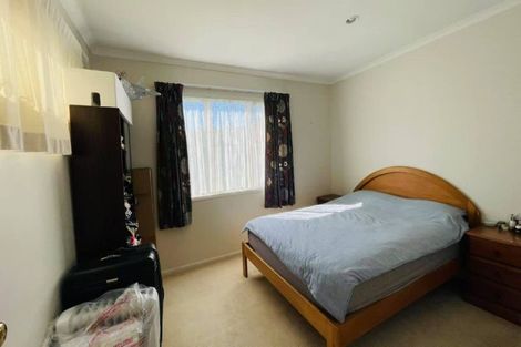 Photo of property in 12 Tyndrum Place, Highland Park, Auckland, 2010