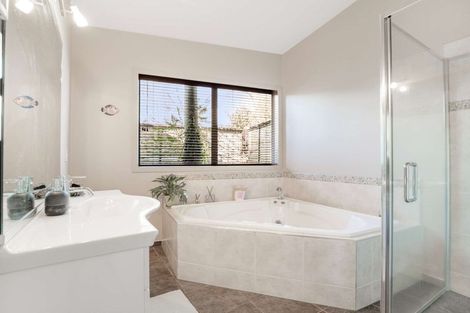 Photo of property in 2 Honeysuckle Lane, Ohauiti, Tauranga, 3112