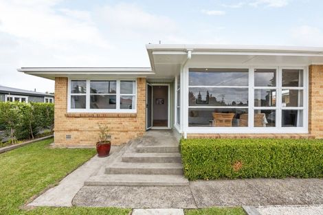 Photo of property in 11 Sandwich Road, St Andrews, Hamilton, 3200