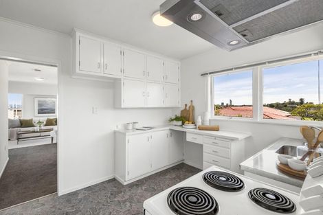 Photo of property in 2/12 Westwell Road, Belmont, Auckland, 0622