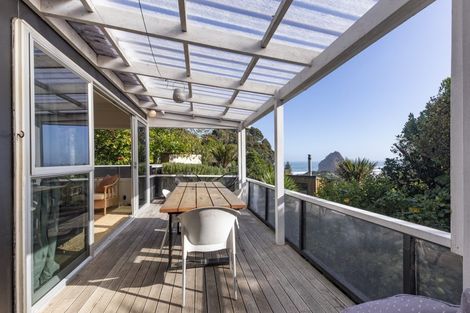 Photo of property in 98 Seaview Road, Piha, New Lynn, 0772