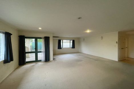Photo of property in 1 Sunvista Avenue, Oteha, Auckland, 0632