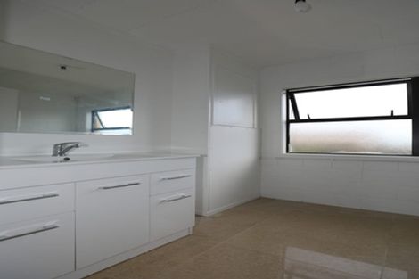 Photo of property in 1/320 Pakuranga Road, Pakuranga Heights, Auckland, 2010