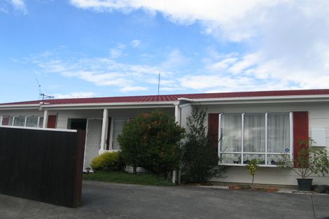 Photo of property in 19 Coromandel Court, Roslyn, Palmerston North, 4414