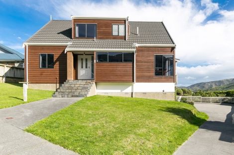 Photo of property in 9 Kapil Grove, Khandallah, Wellington, 6035