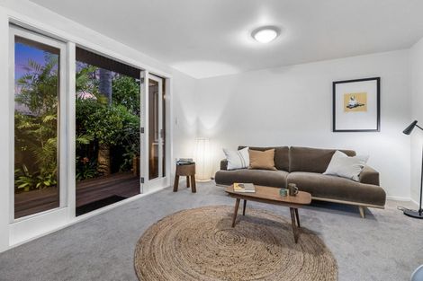 Photo of property in 41 Old Lake Road, Narrow Neck, Auckland, 0624