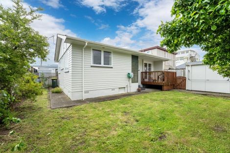 Photo of property in 32 Bay Street, Petone, Lower Hutt, 5012