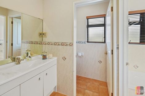 Photo of property in 17 Castlehill Court, Wattle Downs, Auckland, 2103