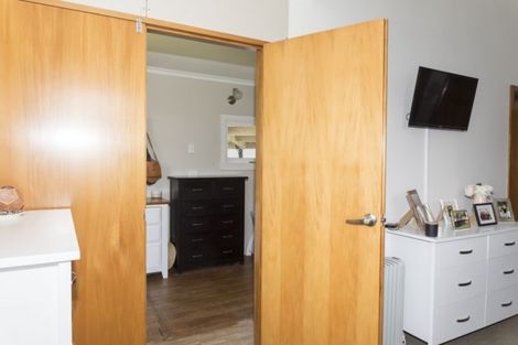 Photo of property in 9 Seddon Street, Dannevirke, 4930